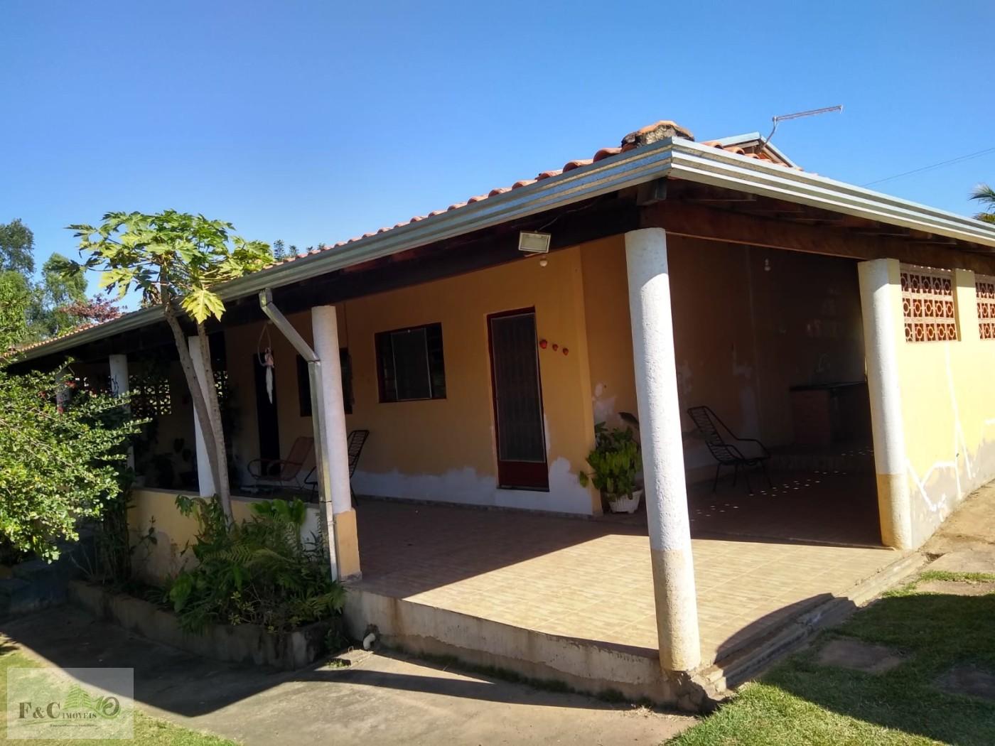 Chácara, 3 quartos, 1361 m² - Foto 1